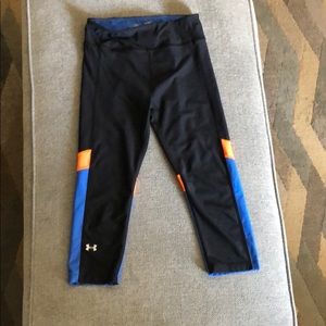 Multicolored leggings.